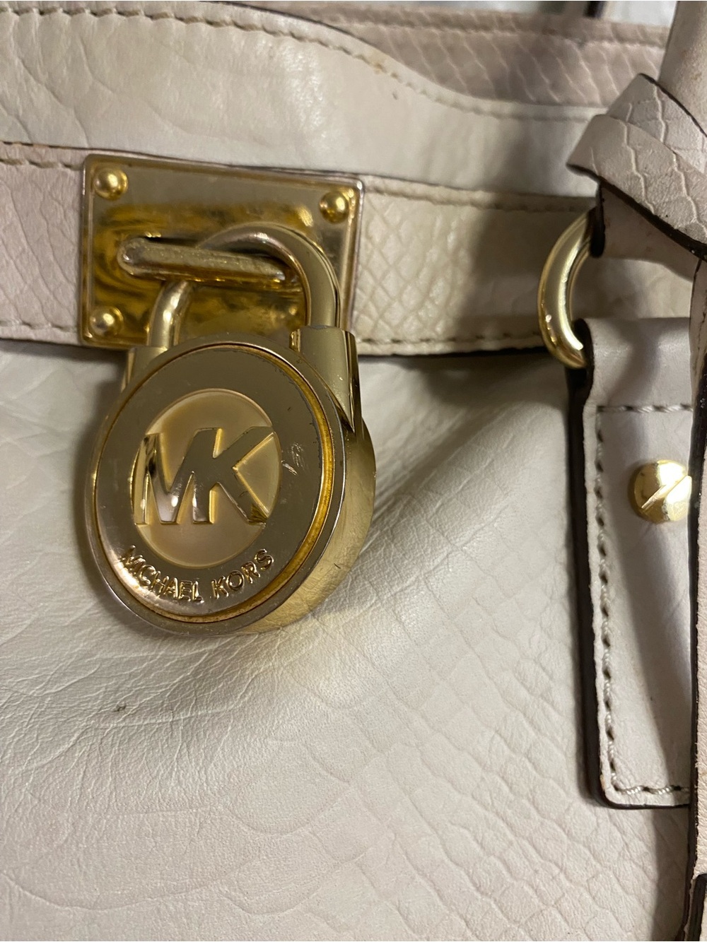 Michael Kors Cream Leather Shoulder Bag with Gold Hardware - Picture 4 of 8